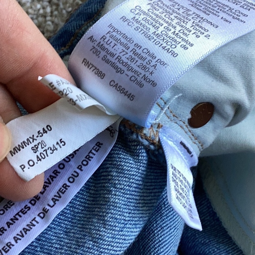 Madewell women’s Relaxed Jeans in Medium Blue Wash - Picture 9 of 11